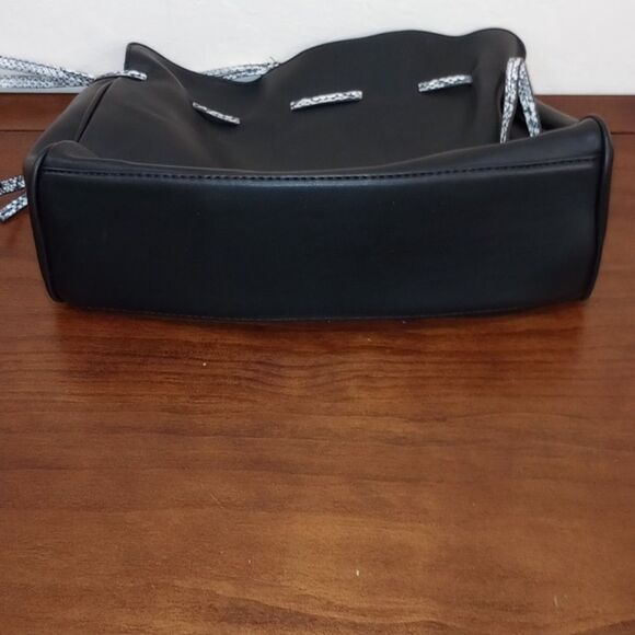 Badgley Mischka Vegan Black with Snake Trim Purse - No Cross Body Strap - Picture 9 of 16